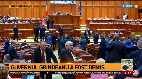 Moțiunea a trecut cu 241 de voturi