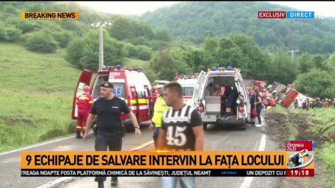 Imagini în direct de la locul accidentului cu autocarul răsturnat