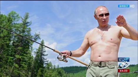 Mircea Badea, în maieu. Seamănă cu Brad Pitt, aşa cum Iohannis seamănă cu Tom Cruise în Top Gun