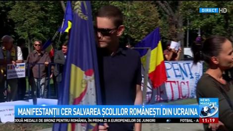 Protest la Ambasada Ucrainei de la București. Oamenii, revoltați de decizia Kievului de a &icirc;nchide școlile rom&acirc;nești