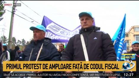 Primul protest de amploare față de Codul Fiscal: 10.000 de angajați de la uzina Dacia, în stradă