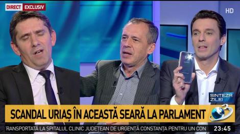 Mircea Badea și Mugur Ciuvică au făcut acest gest în direct la TV. Ce au vrut să transmită