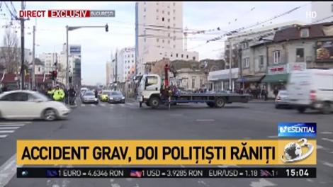 Accident grav &icirc;n Capitală. Maşină de poliţie, răsturnată peste un taxi. Doi agenți au fost răniți