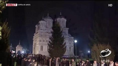 Rămas bun, Majestate! Sicriul cu trupul Regelui Mihai a ajuns la Mănăstirea Curtea de Argeș