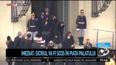 Oficialitățile părăsesc Sala Tronului