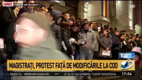 Protest la Curtea de Apel București. Magistrații au ieșit în stradă