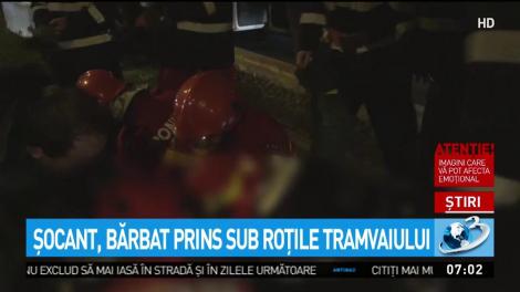 Accident șocant în Capitală. Un bărbat a fost prins sub roțile tramvaiului