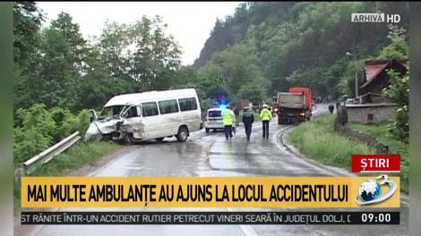 Accident grav pe DN7: Un TIR s-a ciocnit cu un microbuz: Patru persoane rănite grav, iar alte cinci au leziuni ușoare. A fost declanșat planul roșu de intervenție
