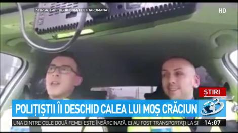 Polițiștii &icirc;i deschid calea lui Moș Crăciun