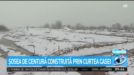 Șosea de centură, construită prin curtea casei