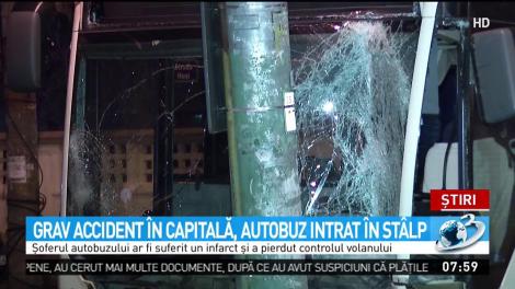 Un autobuz RATB a intrat &icirc;ntr-un st&acirc;lp. Șoferul şi pasagerii au ajuns la spital