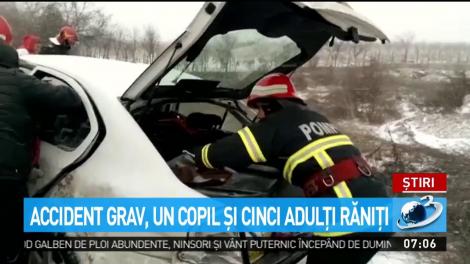 Accident cumplit &icirc;n Vrancea &icirc;n care au fost implicate două autoturisme. Cinci victime, printre care și un copil de trei ani