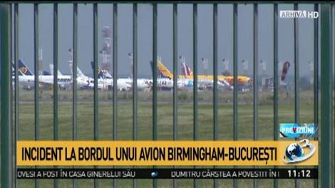 Incident la bordul unui avion Birminghan-Bucureşti! Un t&acirc;năr a &icirc;ncercat să intre peste piloţi, &icirc;n timpul zborului