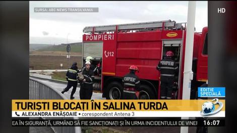 Probleme în SALINA TURDA. Mai mulţi turişti au rămas blocaţi în roata din interior