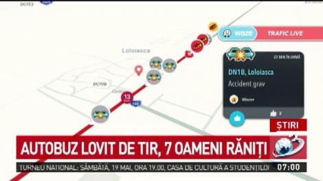 Autobuz lovit de TIR, 7 oameni răniți