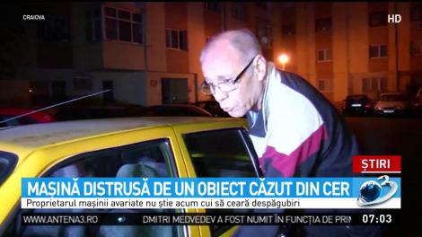 Mașină distrusă de un obiect căzut din cer