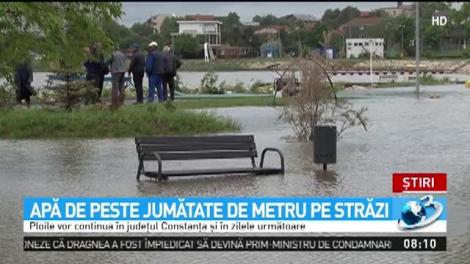 Străzile s-au transformat &icirc;n r&acirc;uri la Techirghiol