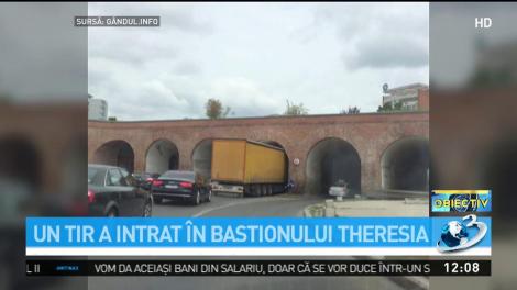 Un TIR a intrat &icirc;n tunelul Bastionului Theresia din Timișoara