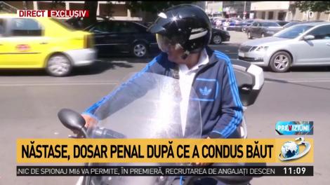 Imagini cu Ilie Năstase &icirc;n timp ce se deplasa cu scuterul