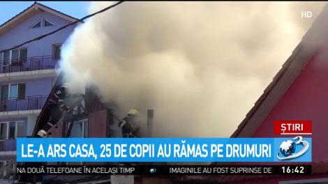25 de copii au rămas pe drumuri după ce le-a ars casa
