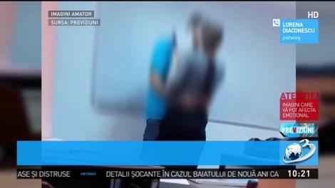 Ce spune psihologul despre profesorul care și-a sărutat pasional eleva &icirc;n clasă: &bdquo;Nu este doar un sărut, ci inițierea unui act sexual&rdquo;