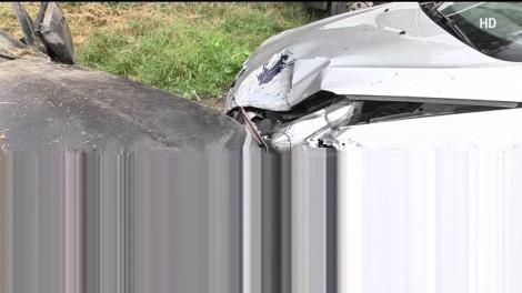 Cursă nebună &icirc;n Cluj-Napoca. Un t&acirc;năr băut şi fără permis s-a răsturnat cu maşina &icirc;n gol