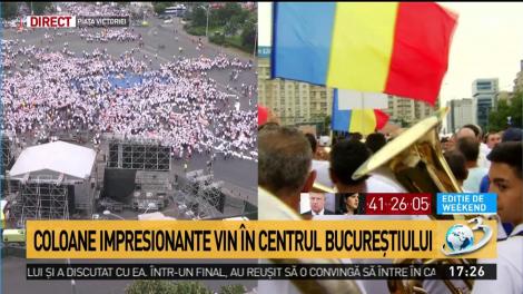 Manifestanții din Vaslui se &icirc;ndreaptă spre Piața Victoriei c&acirc;nt&acirc;nd imnul Rom&acirc;niei