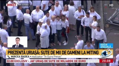 Mircea Badea se află în mijlocul protestatarilor