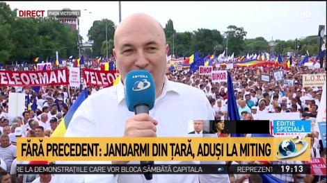 Codrin Ștefănescu, &icirc;n Piața Victoriei printre protestatari