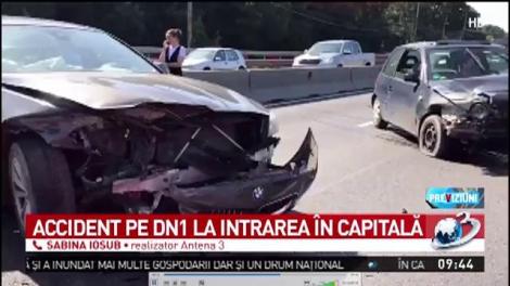 Accident la intrarea &icirc;n Capitală. Două maşini s-au ciocnit pe DN1,  iar circulaţia este blocată