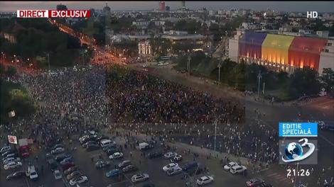 Imagini cu protestatarii din Piaţa Victoriei
