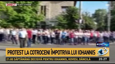 Protest la Palatul Cotroceni! Oamenii au ieşit în stradă împotriva lui Klaus Iohannis