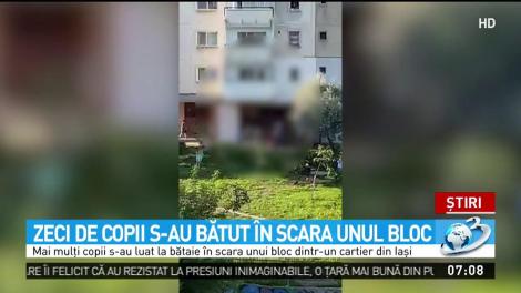 Zeci de copii s-au bătut &icirc;n scara unui bloc