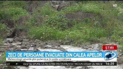 Imagini dramatice din jud. V&acirc;lcea. Zeci de case au fost inundate complet