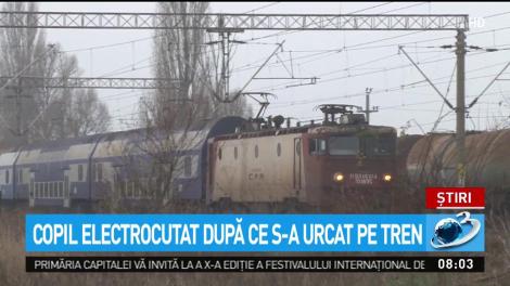 Un adolescent s-a electrocutat după ce s-a urcat pe un tren