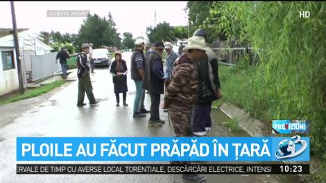 O persoană a murit după ce a fost luată de viitură, iar zeci de gospodării sunt afectate de vremea nefavorabilă