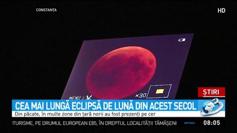 Cum s-a văzut &icirc;n Rom&acirc;nia cea mai lungă eclipsă de Lună din acest secol