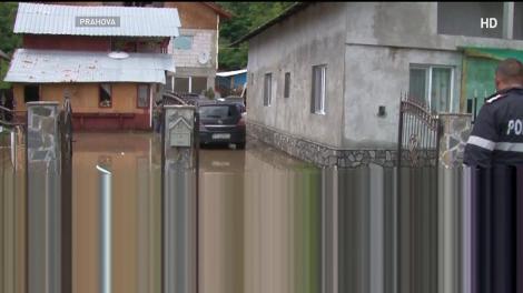 Rom&acirc;nia, măturată de ploi şi inundaţii