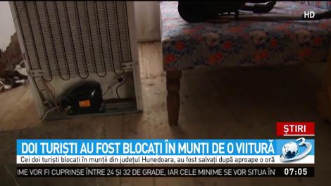 Doi turişti au fost blocaţi &icirc;n munţi de o viitură