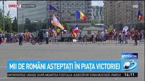 Zeci de pesoane s-au adunat &icirc;n Piața Victoriei pentru mitingul diasporei