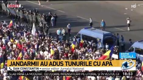 Apelul Jandarmeriei pentru oamenii aflați &icirc;n Piața Victoriei: Nu veniți cu copiii!
