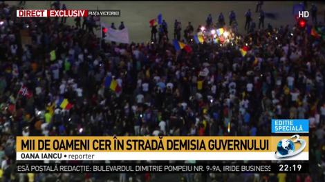Zeci de mii de oameni &icirc;n Piața Victoriei. O parte dintre protestatari se &icirc;ndreaptă spre stațiile de metrou