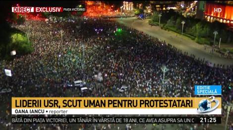 Liderii USR, scut uman pentru protestatari. Un bărbat a fost ridicat după ce a &icirc;ncercat să forțeze cordonul de jandarmi