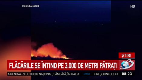 Incendiu puternic &icirc;n Arad. Flăcările se &icirc;ntind pe 3000 de metri pătrați