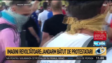 Imagini revoltătoare! Jandarm bătut de protestatari