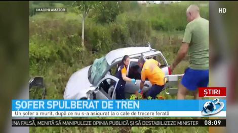 Un şofer de 25 de ani a murit. Maşina a fost lovită de un tren
