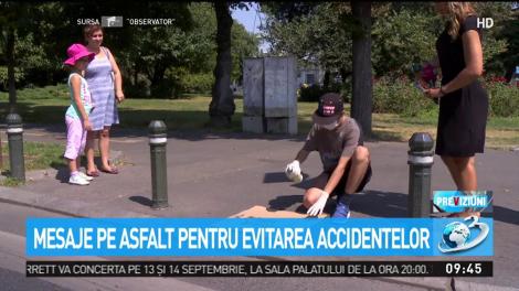 Mesaje pe asfalt pentru pietoni, &icirc;n Piaţa Victoriei