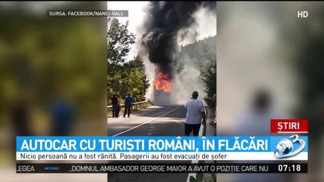 Autocar cu turişti români, în flăcări