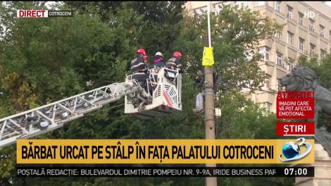 Protest extrem la Cotroceni. Un bărbat s-a urcat pe un st&acirc;lp de iluminat