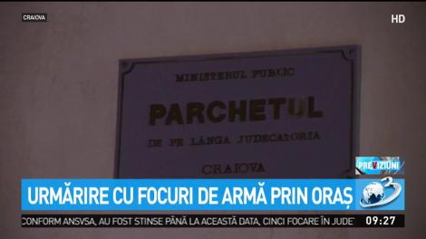 Poliţist bătut &icirc;n mijlocul străzii, după o urmărire cu focuri de armă
